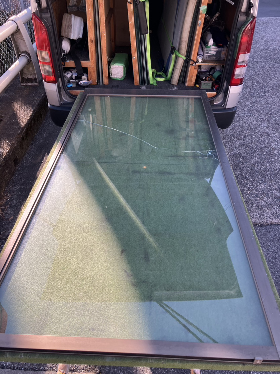 窓ガラスや室内ドアの「ヒビ割れ・破損」もスピーディーに交換します！